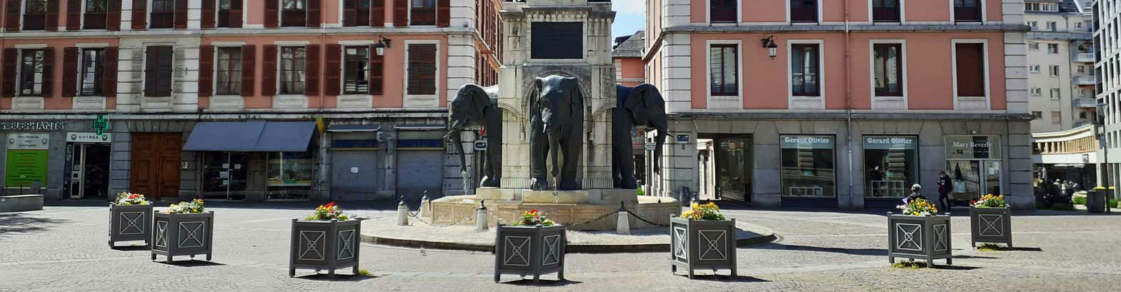 Les taxis de Chambéry place des Éléphants